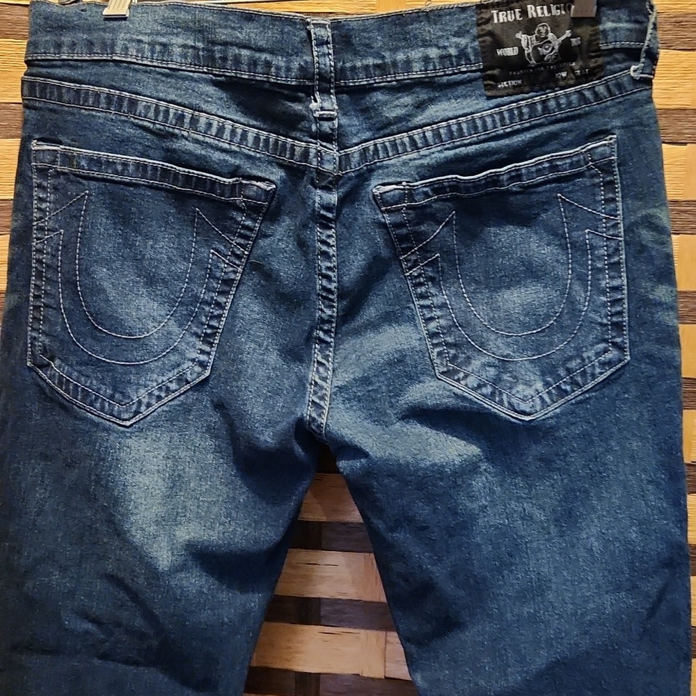True Religion 36/33.5 Relaxed Skinny Rocco
